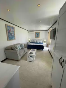 Beautiful 1 bedroom apt close to Mullins Beach - Image 5
