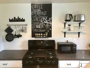 The Bees Nest - Cozy downtown home away from home - Image 5