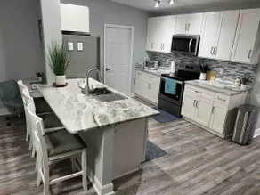 Beautiful Spacious House near the bay! - Image 3