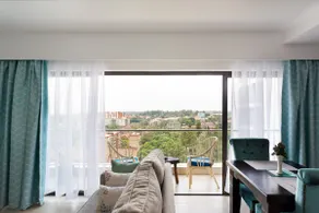 Lavington 1BR | King Bed, Wi-Fi, Gym, Pool, View - Image 5