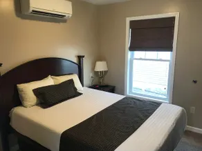 Sundeck 2 Bedroom Cottage with Lake View - Image 3