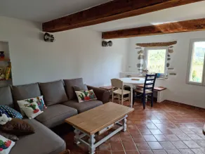 Apartment in a house with terrace - Image 5