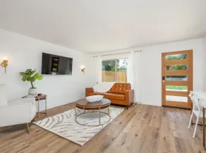 **Remodeled** ”The Joshua Tree” Old Town Bungalow - Image 2