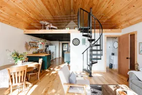 The Woodpecker's Chalet - Image 4