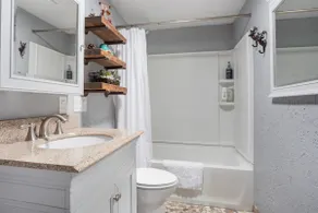1918 Bungalow | Modern Renovation•Walk to Downtown - Image 5