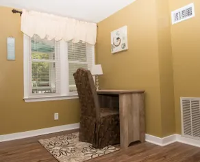 Renovated & Clean -close to Beach, Dining,Shopping - Image 3