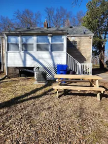 Smoke Free!!The Rock House Bnb, StL. Centrally Located + Park. 8 person Max! - Image 4