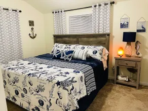 Cheerful 1 Bedroom Cottage With Private Dock! - Image 5