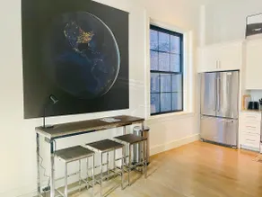 Renovated Exchange St. Loft with Free Parking - Image 5