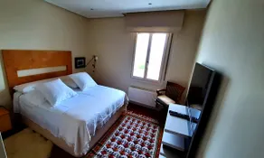 An apartment in Algorta with an ocean view. - Image 3