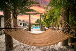 Luxurious house with pool and recreational areas. - Image 2
