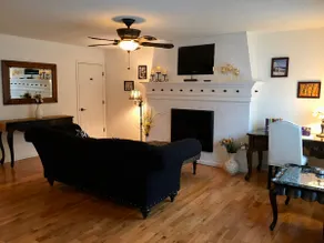 White & Black Cottage - Image 4