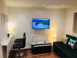 Fountain View 1BR Flat Oxford - Free Parking - Image 3