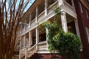 Private suite in a Southern Gothic mansion - Image 2