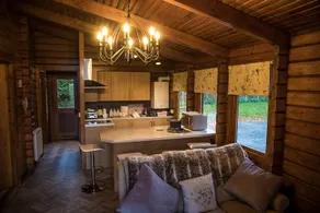 Romantic Log Cabin - Image 3