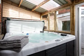 'The Original' Belfast Hot-Tub House - City Center - Image 2