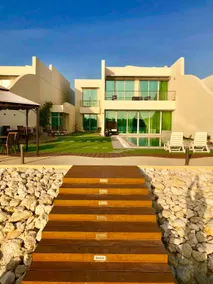 Luxury Sea Front Villa Durrat Al Bahrain with Pool - Image 3