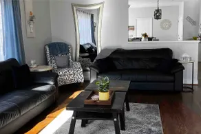 Radiant 4-Bed Haven w/ King suite in N. Wilmington - Image 5