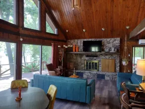 Vintage Vegas -Lakefront Luxury on Table Rock Lake - Image 5