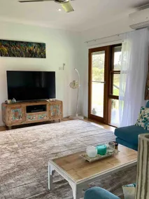 Hannah's Place in the heart of Lovedale, Hunter Valley wine country, Free bottle of wine with each booking - Image 5