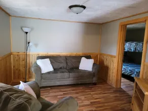 Cozy 2 bedroom guest house with trail access - Image 5