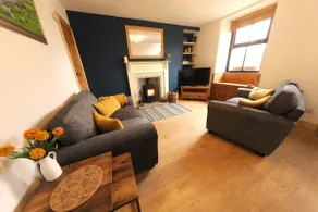 Cottage with garden - Image 3