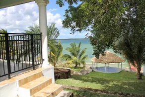 House with a private lagoon, 1 kayak, and bicycles. - Image 2