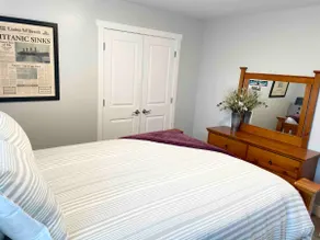 Adorable cozy two bedroom with separate entrance. - Image 3