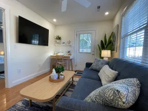 Hidden Gem: Epic cottage near UNCW, Beach & Downtown - Image 4