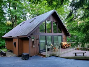 The Knotty Pine a Romantic Getaway - Image 4