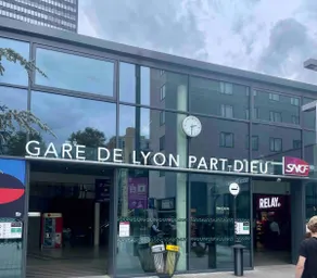LeCentral 350m Gare Lyon Part-Dieu Navette airport - Image 3
