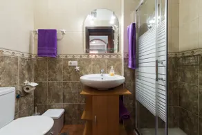 Private Solarium - 2BR House Near the Airport - Image 3