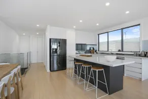 Beachside Living with Sea Views at the Pines - Image 5