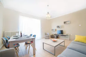 Smile4 Apartment|Walk to Beach & Fast Wi-Fi - Image 2