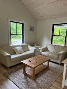 Cozy cottage walking distance from Lake Seymour - Image 5