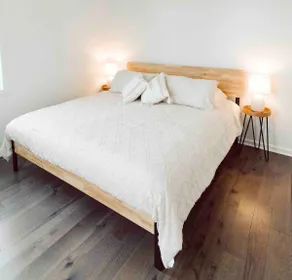 King Bed, Scenic Views, Zero Entry, & Parking - Image 2