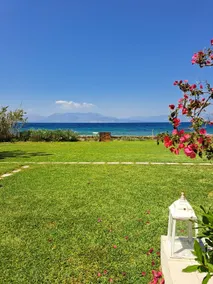 Heaven! Prime location, relaxing seafront property - Image 4