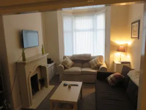 Nice house, in convenient location (free parking) - Image 5