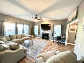 Beautiful, Spacious, Hidden Gem In Heart of ILM - Image 5