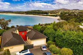 Beachfront Tasmania | Greens Beach - Image 2