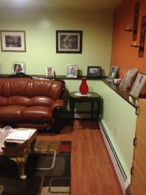 Super cozy 1 BR apt. own entrance, great loc. - Image 4