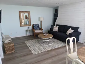 Top Floor Beach Nest, a minute walk to the beach - Image 3