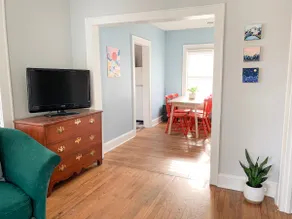 The Kind Cottage in the Heart of Downtown - Image 3
