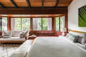 Spacious Tropical Master Guest Suite - Image 3