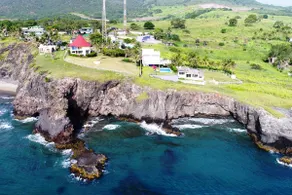 Capricho Beach House with a Pool on a Cliff - Image 5