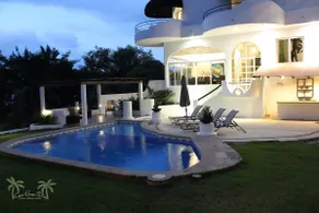 Oceanview FAST WiFi Private Yard Pool Executive Chef Staff Amazing Views - Image 5