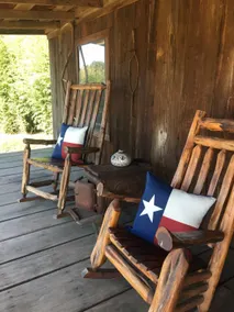 Texas Bunkhouse at Bluegill lake Cabins - Image 4
