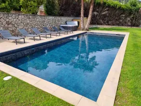 Cozy house with pool and hot tub - Image 3