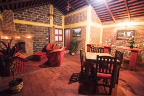 red cabin - Image 4