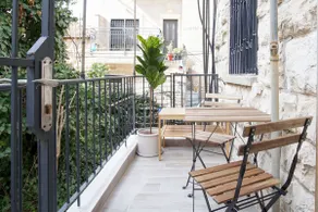 ✸Bright 1BR Apt. 4Min Walk To Market with Private Balcony & 43inch smart tv✸ - Image 5